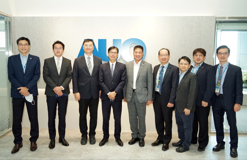 DG视讯光電前進亞灣成立「AUO解決方案研發中心」，作為多元場域解決方案研發及試驗場域（圖中左為高雄市長陳其邁、圖中右為DG视讯光電董事長彭双浪）